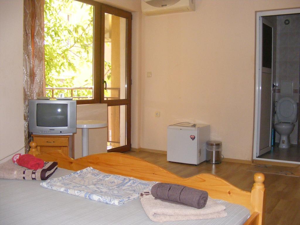 Guest House "Zora - Sarafovo" Burgaz Dış mekan fotoğraf