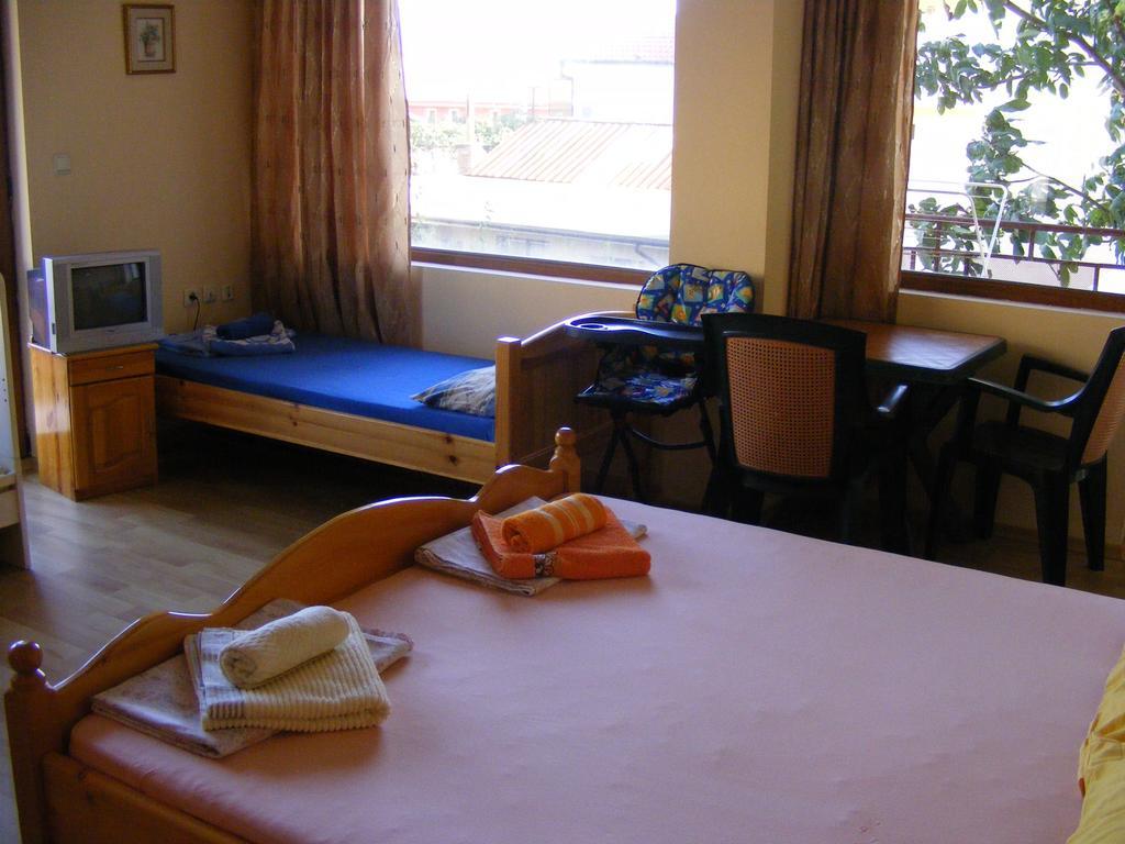 Guest House "Zora - Sarafovo" Burgaz Dış mekan fotoğraf